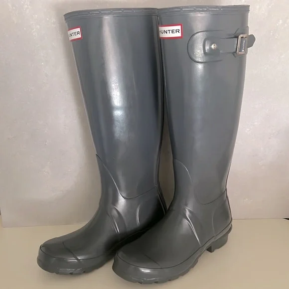 Hunter Tall Rain-boots in Gray Gloss Size 5 - Picture 1 of 9